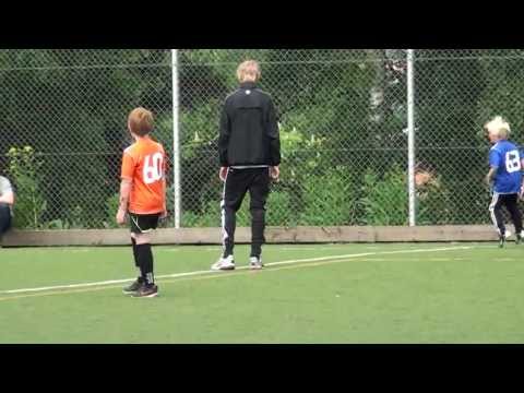 Fotboll: Helenelund (blå) - Kärrdal (2) 2/6-13