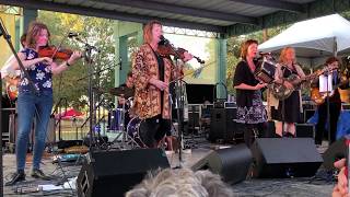 Festivals Acadiens 2019: Bonsoir Catin with the Magnolia Sisters - "Ma Blonde Est Partie"