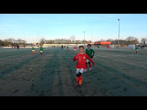 Eerste helft vv DOVO JO11-3 - vv Renswoude JO11-1.