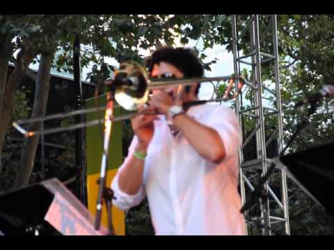 Doug Beavers - Trombón Criollo