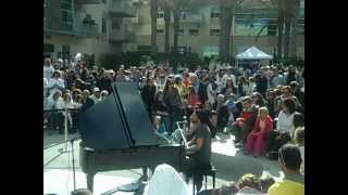 Idan Raichel at Yom Ha'atzmaut 2012: "She'eriot Shel Ha'chaim"