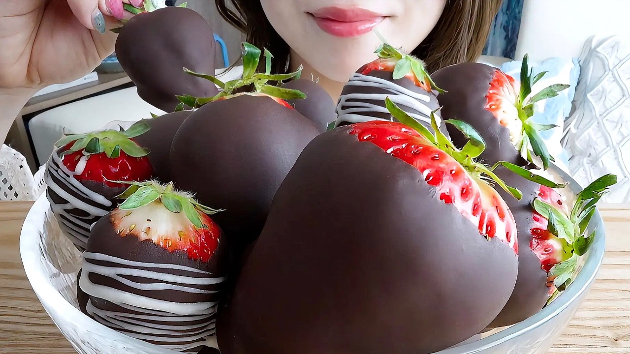 【ASMR】危険すぎて封印したい"チョコがけいちご"無限編【EATINGSOUNDS/咀嚼音】CHOCOLATE COVERED STRAWBERRIES