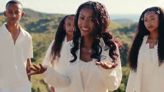Download lagu GROUPE TENIMANA X STELLA LYNCHA - HIRA HOAN'I PAPA mp3
