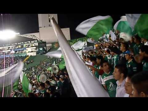 "Los De Arriba-Tano Pastita, León vs Guadalajara" Barra: Los Lokos de Arriba &bull; Club: León