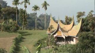 preview picture of video 'Danau Maninjau dari kelok 37'