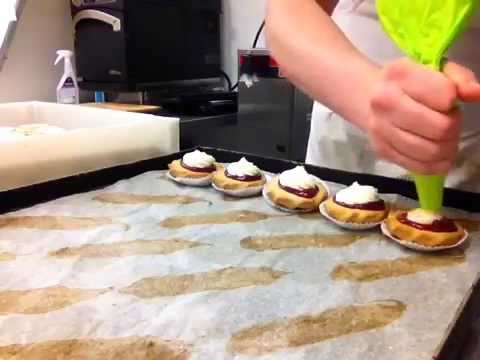 download lagu mp3 mp4 Viennese Cookies With Jam Filling, download lagu Viennese Cookies With Jam Filling gratis, unduh video klip Viennese Cookies With Jam Filling