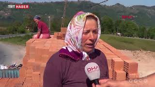 Trabzon'da, 4 kadın, kamyonlardan tuğla boşaltarak geçimlerini sağlıyor
