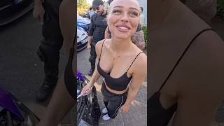 Laura zeigt mir ihre neue Ansaugung