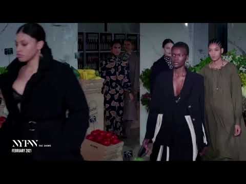 NYFW 2021。食料品、ガウン、コカコーラ (NYFW 2021: Groceries, gowns and Coca-Cola)