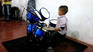 Galileu Fernandinho na bateria Emanuel 4 Aninhos