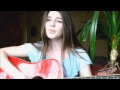 Девушка красиво поет под гитару на стихи Есенина 'Заметался пожар голубой' 