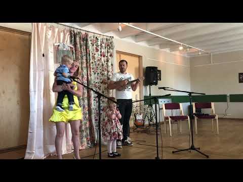 Millest on tehtud väikesed tüdrukud / Tõstamaa rahvamaja / Emadepäev