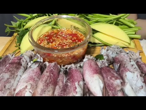 Mực cuốn bánh tráng mè bên tóptop e có ạ
