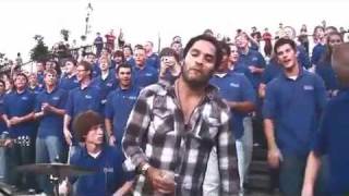 Lenny Kravitz crashes the VOP Choir in New Orleans for &quot;Fly Away&quot;