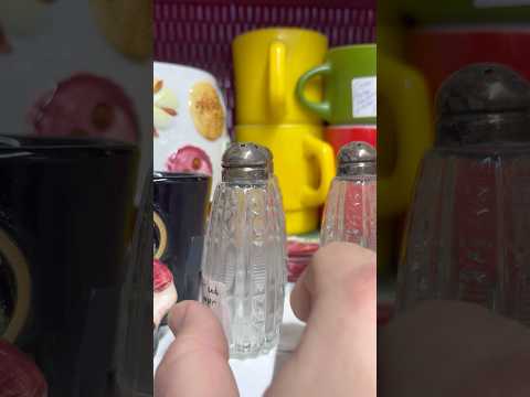 Salz- und Pfefferstreuer aus Sterlingsilber mit Deckel? Sind sie sechs Dollar wert? #Silber #Anti...