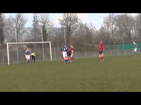 Zo stuur je een doelman het bos in...