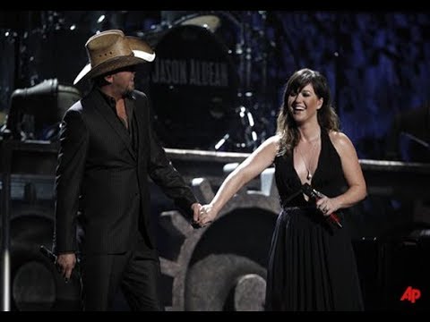 Kelly Clarkson and Jason Aldean - Don't you wanna stay at Grammys 2012
