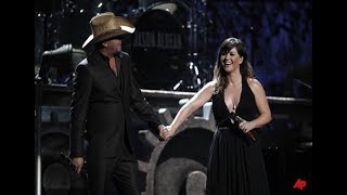 Kelly Clarkson and Jason Aldean - Don&#39;t you wanna stay at Grammys 2012