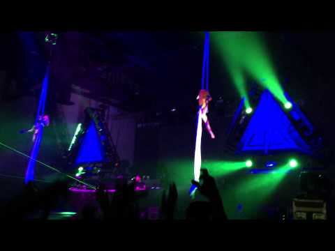 Borgeous playing Like That vs Take Me Home at Life in Color
