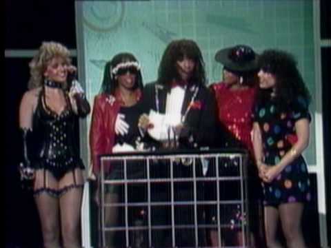 Alabama Wins Favorite Country Album For "The Closer You Get By" - AMA 1984