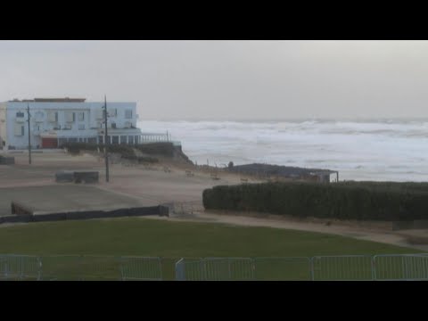 Video Thumbnail: Powerful waves batter Biscarrosse beach as Storm Pedro hits France | AFP