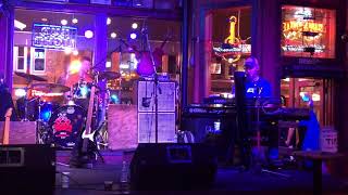 I Let Her Lie - Daryle Singletary