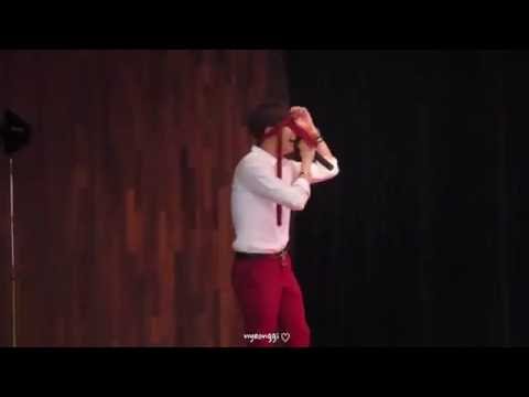 151022 GOT7 Sinchon Fansign - Youngjae being cute