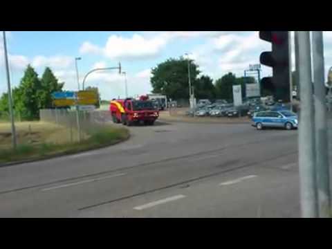 (SEHR SELTEN) FLF Panther 8x8 Werkfeuerwehr Airport Parchim auf Einsatzfahrt