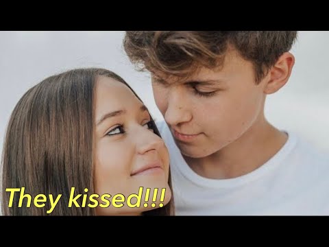 download lagu mp3 mp4 Riley Stream, download lagu Riley Stream gratis, unduh video klip Riley Stream