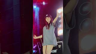 Download lagu Resti wearing a mini skirt #beautifuldancer #carnival #carnivalparty #home #funnycarnival mp3