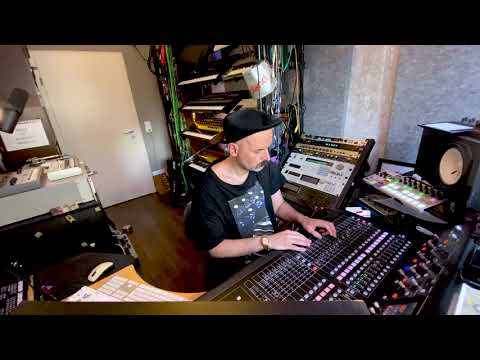 Italo Brutalo - Technology (Live Jam)