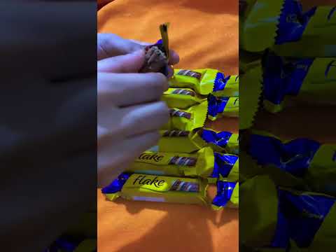 Cadbury #flakes#asmr #eating #satisfying #yummy #crazy #trending #unboxing #shorts