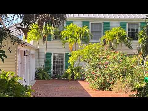 A picnic lunch in Sarasota. Bay Shore Road and Sapphires Shore.