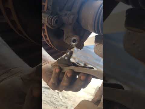 a simple way to remove the lower balljoint#nissan note#subscribe