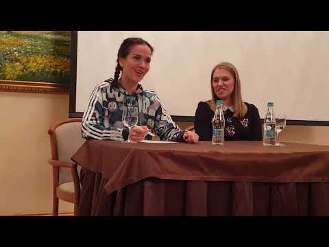 Natalia Oreiro con fans en Moldavia