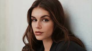 DKNY Spring '24: Kaia Gerber