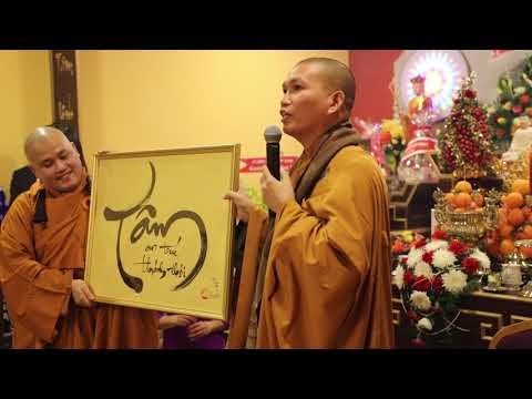 ĐẠI ĐỨC THÍCH ĐỒNG TRÌNH TẶNG QUÀ TRONG NGÀY KHÁNH THÀNH CHÙA MOST
