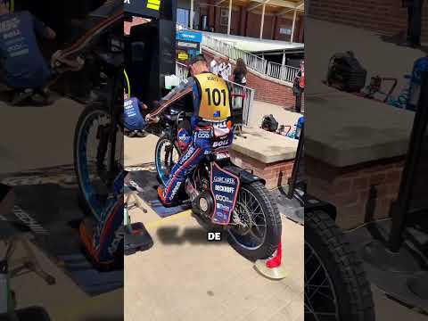 Ce moto de course démarre sans levier de vitesse !