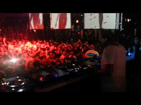 Sven Vath play "liuff settanta" by Margot @ Cocorico