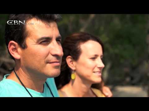 700 Club Interactive - Fully Surrendered - October 26, 2015