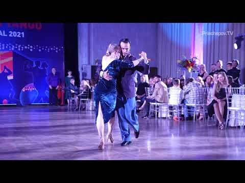  Juan Manuel Rosales  and  Liza Rosales  are  dancing  to  the  tango  "  El Olivo  "  by  Juan D'Arienzo  at  La Boca Tango Festival  in  2021