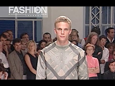 BURBERRY Spring Summer 2001 Menswear - Fashion Channel