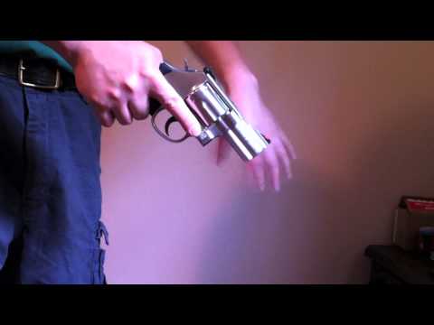 Reloading Revolver with one hand