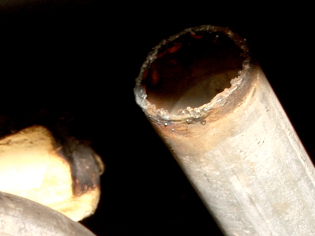 Труба сломалась, а ремонтировать некому