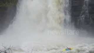 preview picture of video 'Kayaking over Brownville waterfall'