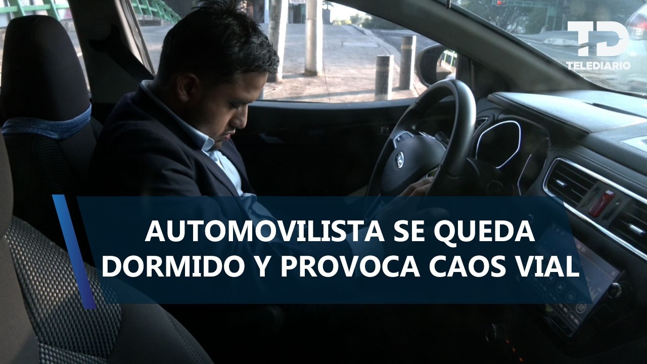 Automovilista se queda dormido en pleno Viaducto y provoca caos vial