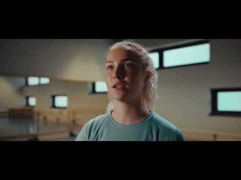 Lena Hausherr im Asics Netburner Ballistic FF 3 - #teamFASTER