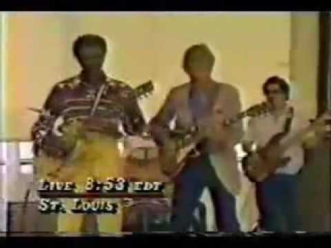 Chuck Berry & John Denver Jamming on NBC - Roll Over Beethoven (1984)