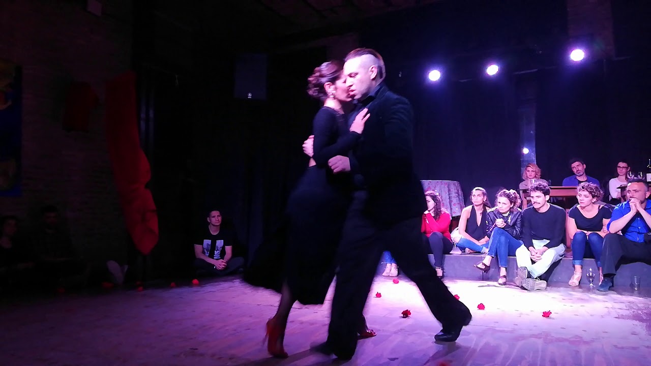 Hugo Mastrolorenzo y Agustina Vignau en Milonga Paquita 1/3