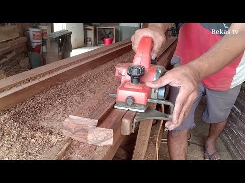 Methoden und Techniken zur Herstellung minimalistischer Holztürrahmen aus Altholz